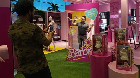 Barbie es un éxito y todo tipo de negocios se están subiendo al carro